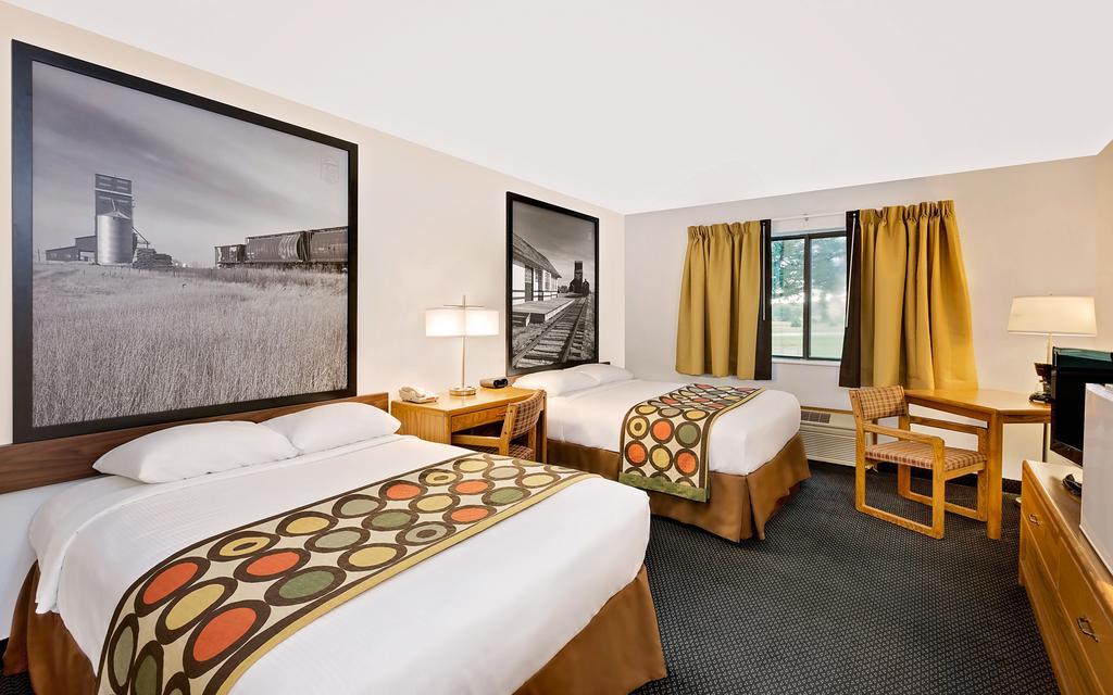 Super 8 By Wyndham St. James Eksteriør billede